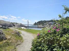 Apartment in Hoviksnas, 300 m from the sea with a view of the Tjorn Bridge