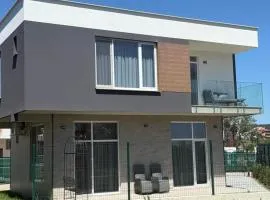 Aurum Villas Smokinya Beach