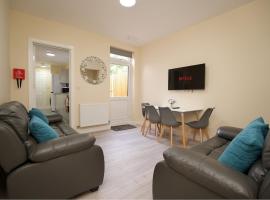 Hastings Manor - Free Netflix, Parking, WiFi & Private Garden, villa in Coventry