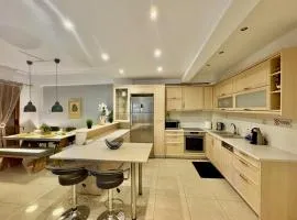 Marina Zeas Spacious Two Bedroom Apartment