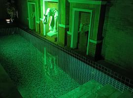 Emerald hotel, hostel em Praia de Jomtien