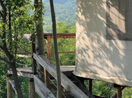 Mesteceni Glamping, Hotel in Nistoreşti