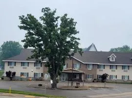 Country Trails Inn &Suites