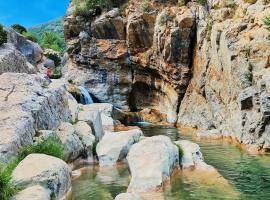 Hebergement privatif coeur de village, hotel i Maury