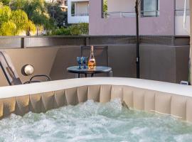 Panorama View Apt with Jacuzzi by 8essentially, hotel in Daratso