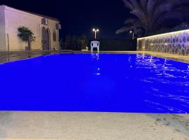 قريه المروه الساحل الشمالي فيلا 5 غرف وحمام سباحه خاص, villa in Dawwār ‘Abd Allāh