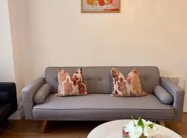 Spacious 4BR Home in Leeds city - Free Parking