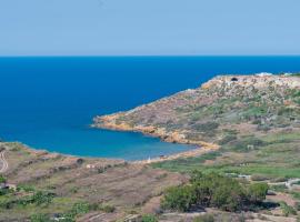 3 Bdr Apt with Panoramic Valley Beach Views, hotel v destinaci Xagħra