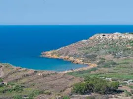 3 Bdr Apt with Panoramic Valley Beach Views
