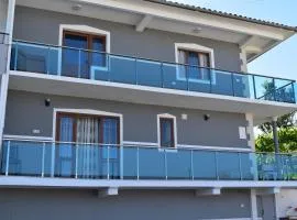 Charming Lakeview Rooms