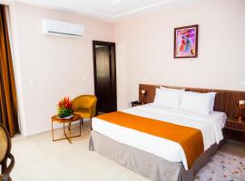 H&ocirc;tel KEMAKA, hotel con estacionamiento en Abiy&aacute;n