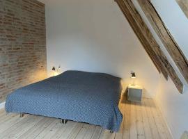 Aalborg Villa Apartments - '2' Second Floor - Close to Aalborg Center - Free Private Parking、オールボーの自炊式の宿泊施設