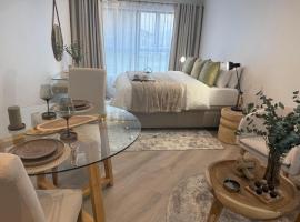 Platform 132 - 2 On Tabak with onsite Parking, Hotel in Paarl