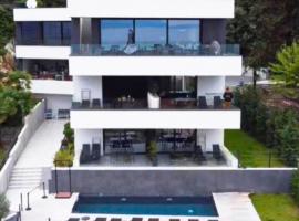 Aparthotel Villa V with pool and breakfast