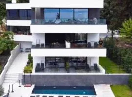 Aparthotel Villa V with pool and breakfast