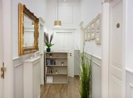 Vomero House، فندق في نابولي