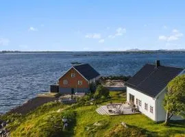 Villa Borgvåg - A unique Seafront Villa in the heart of Lofoten