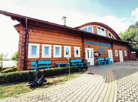 Karczma Rybna Rybaczówka Marina B&B、シフィノウイシチェのホテル