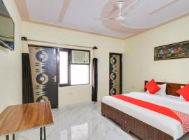 Hotel O Akash Guest House, hotel v destinaci Faridabad