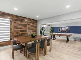 Chicago Vibe Heated Pool 5BR 2BTH