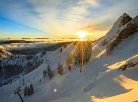 Palisades Tahoe Lodge Rentals Premium Studio Loft #336