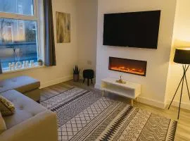 New Stylish Modern Home & Free Parking!