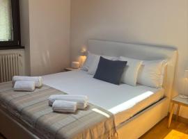 The Menaggio Lakeside Loft, hotel i Menaggio