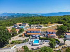 Villa LULU with heated pool, sauna & hot tub, hotel in Labin