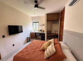 Luxury Tulum Condo Near the Beach, hotel em Tulum