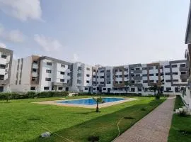 Luxueux Appartement Familial à Harhoura, Rabat Piscine & Plage à pied