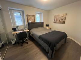 Vancouver Airport 3km away Cozy room Richmond near YVR, hotel v destinaci Richmond