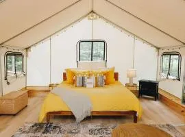 The Meadowlark's Nest - Glamping Tent with AC