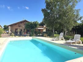 Belle maison Mas Grenier - 14 personnes - 11 lits - Piscine privée - Grand jardin - Jeux enfants - Parking gratuit sur place, ξενοδοχείο σε Mas-Grenier