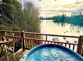 Holly Lodge 12 Hot Tub