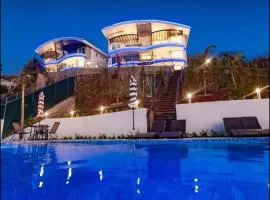 Tropical Views - Luxury Live #The Best Views #Walk to The Beach