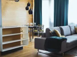 Stylish 2-BR apartment, 100 sqm ǀ AC, Free parking, Terrace
