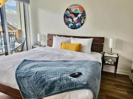 Golden Escape 2 Bdrm Mountain VIEWS - managed by Little Sister Getaways