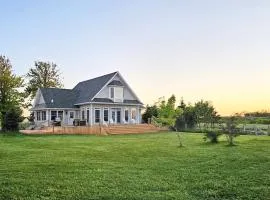 Charming Island Getaway