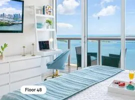 MVR - Designer Stay in Sky-High Tower