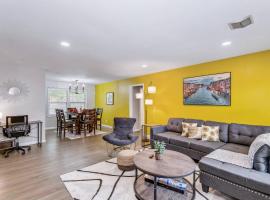 HotTub, King & PoolTable~East Wichita: Wichita'da bir kul&uuml;be