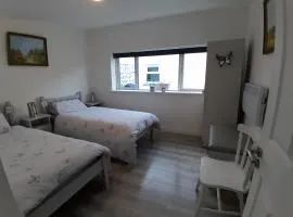 Butterfly Cottage Retreat - Private Studio Getaway