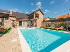 3 Bedroom Stunning Apartment In Gracac