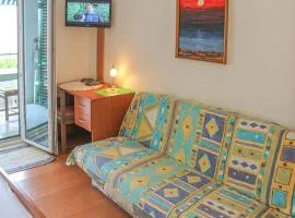 Beautiful Apartment In Podgora