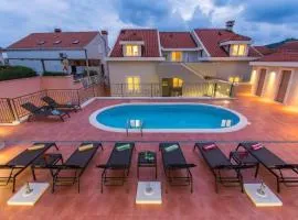 1 Bedroom Stunning Apartment In Molunat