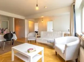 RH 90 m2 and free parking only 3 min with a car from the airport