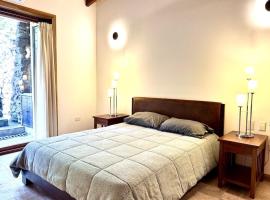 Heated & Cozy Cabin for Two, hotel v destinaci Cuenca