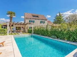 Stunning Home In Solin With Wifi