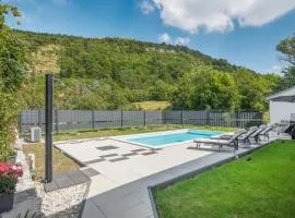 2 Bedroom Stunning Home In Brest
