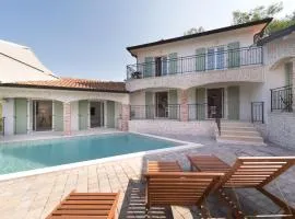 Awesome Home In Crklada With Wifi