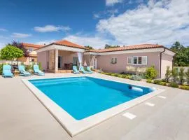Stunning Home In Pula